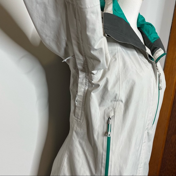 Women's Patagonia Goretex Piolet jacket - Picture 4 of 14